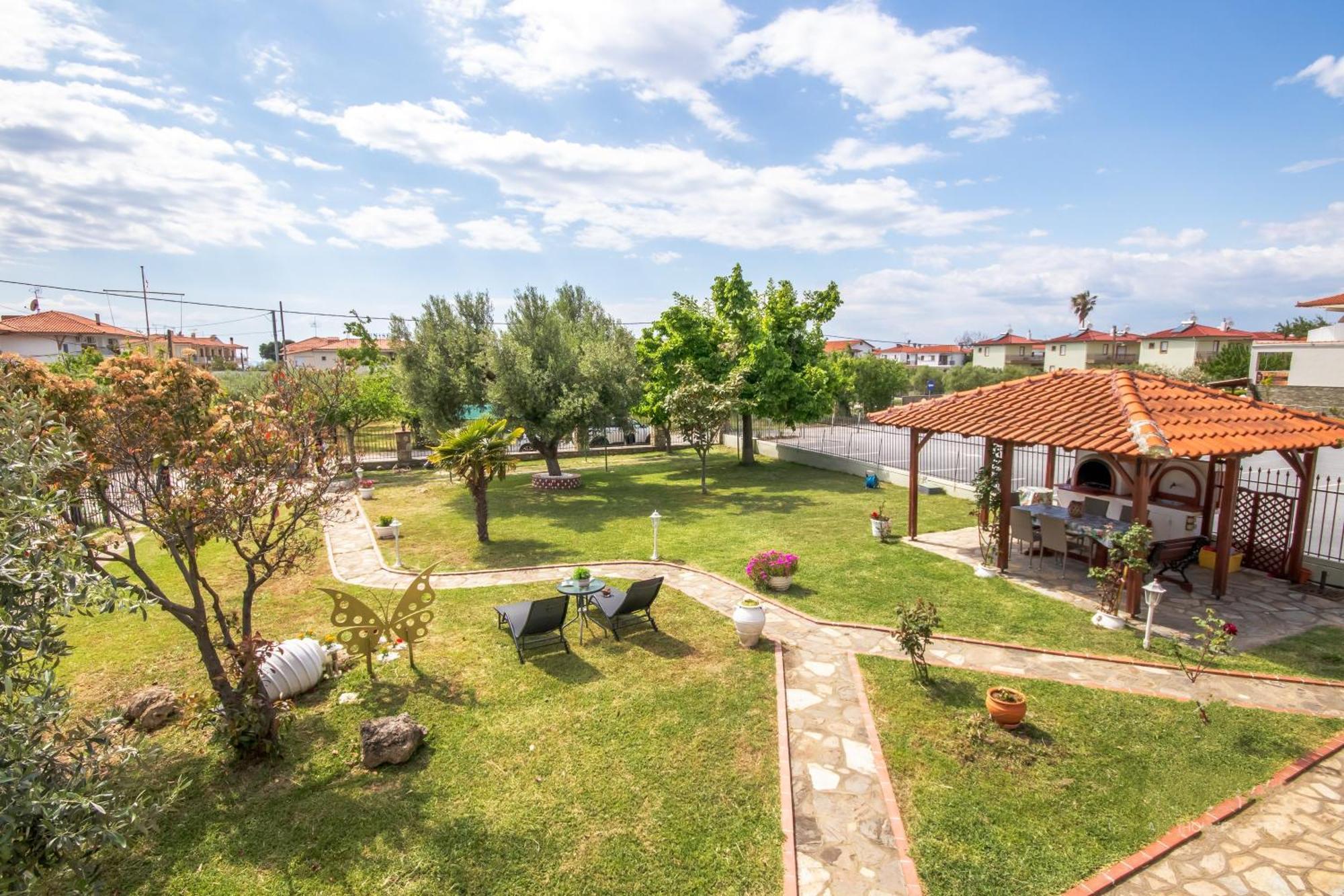 Private 6-Bdrm Villa With Garden 150M To Beach Paradisos Exterior photo